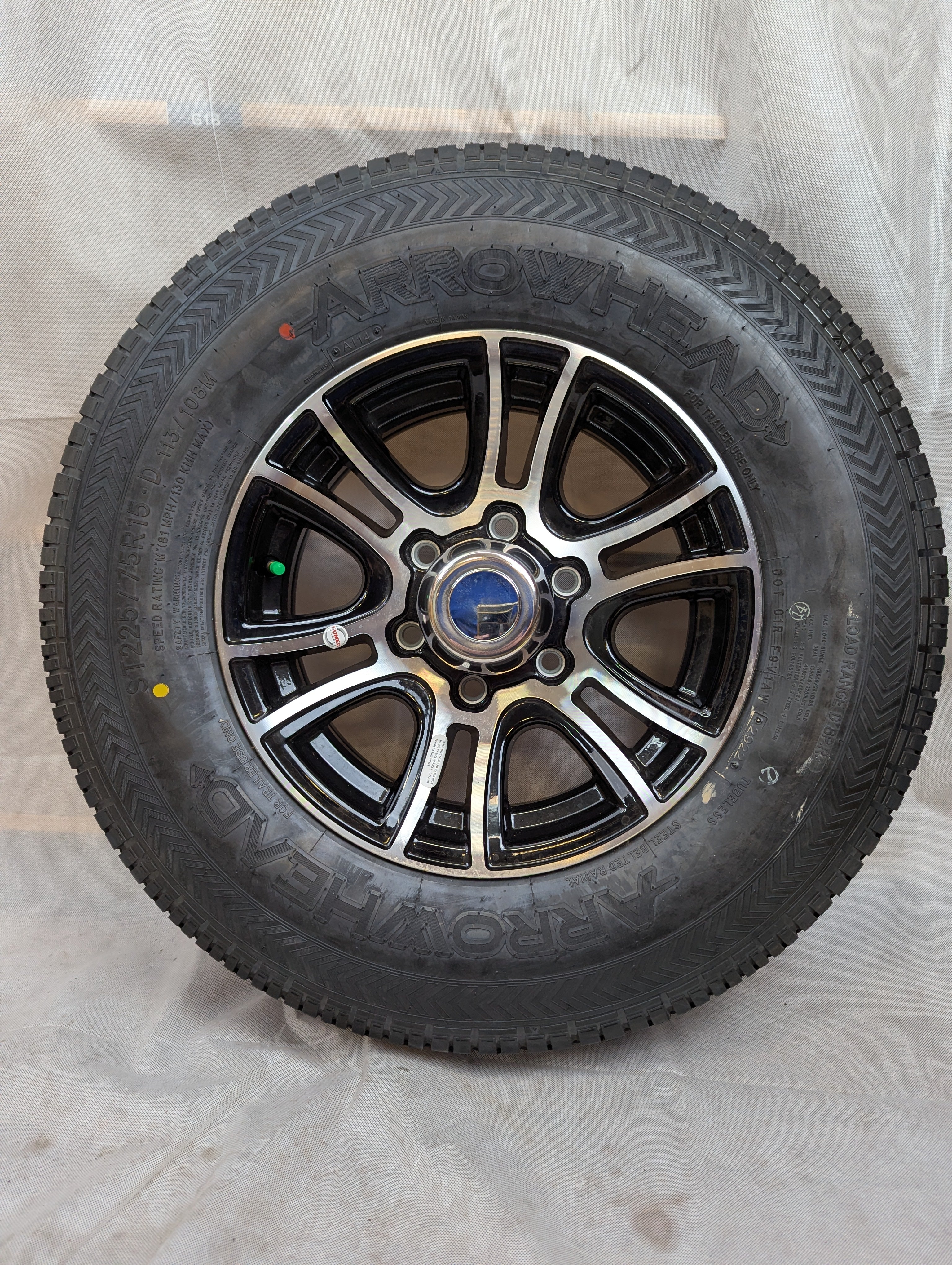 Lionshead Siberian Aluminum Trailer Wheel w 225/75/15 Radial Tire Arrowhead Load D 6 lug
