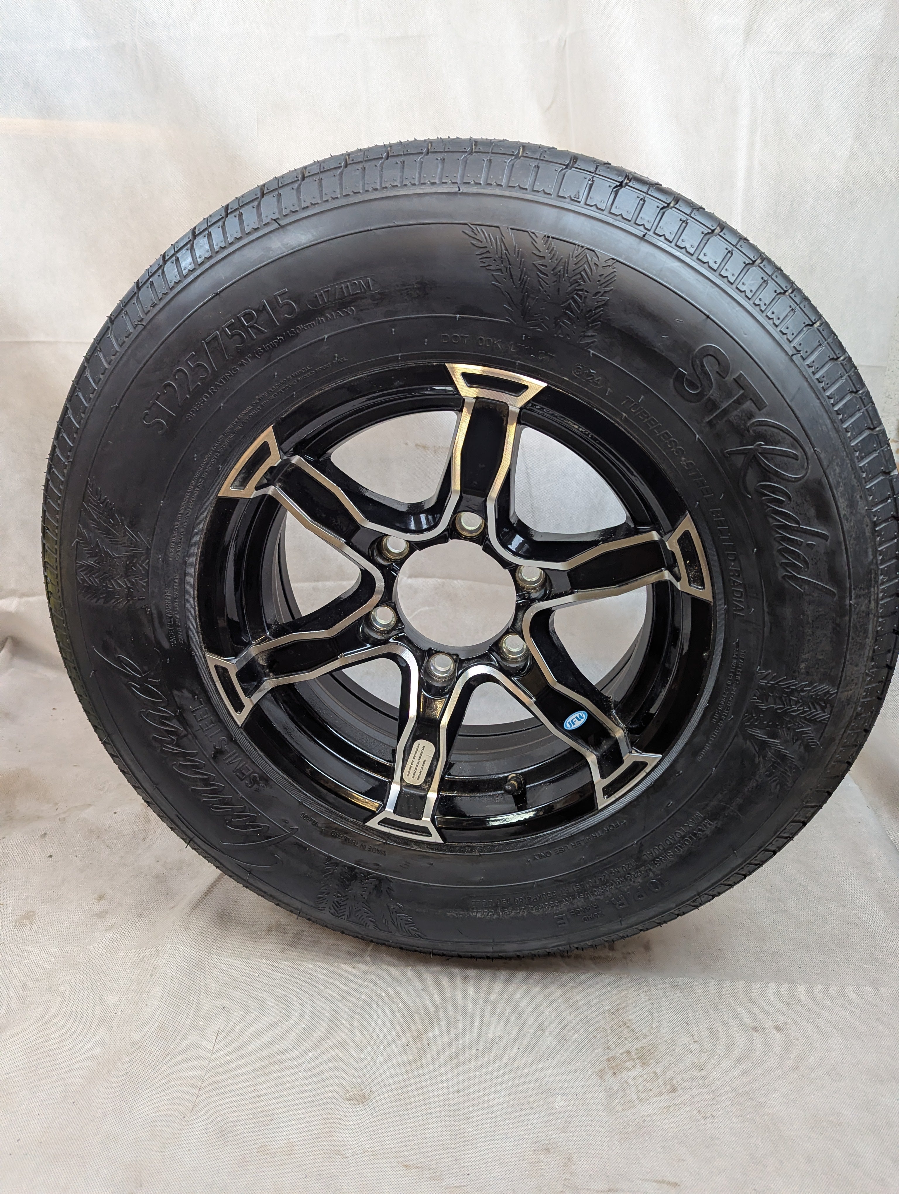 Tamarack ST225/75R15 Trailer Tire with Lionshead Liger Aluminum Wheel - 6 on 5-1/2