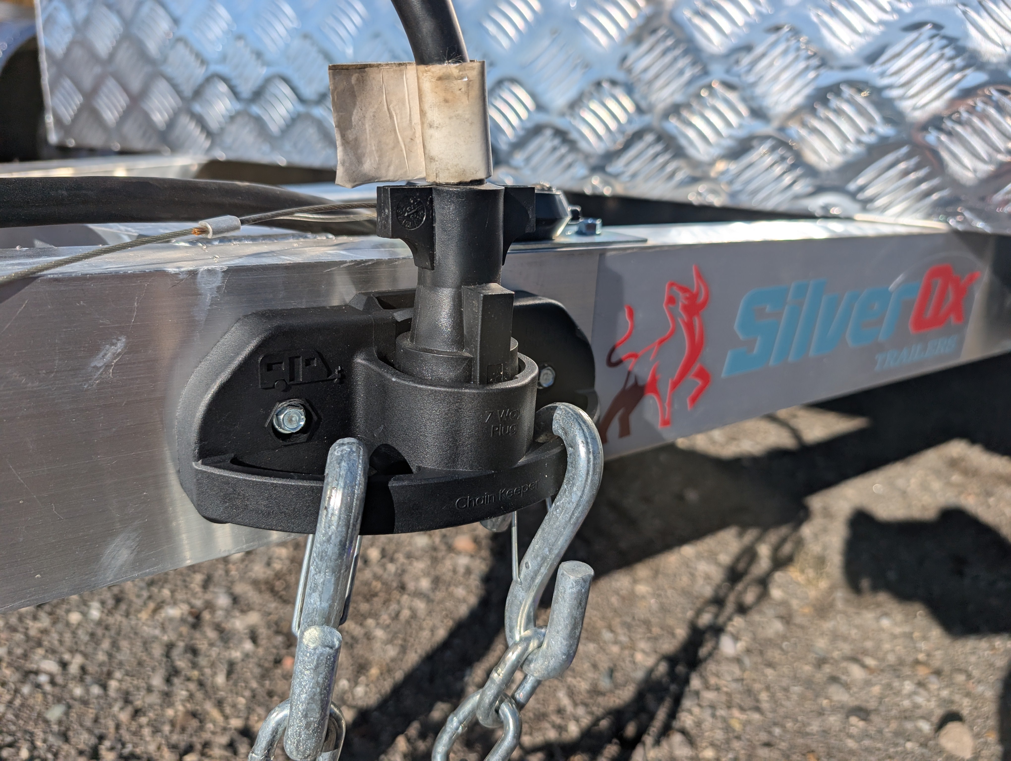 Trailer Towing Organizer for 4 Flat or 7 Way Plug, Heavy Duty Side Hooks Chain Cable Wire Harness Holder