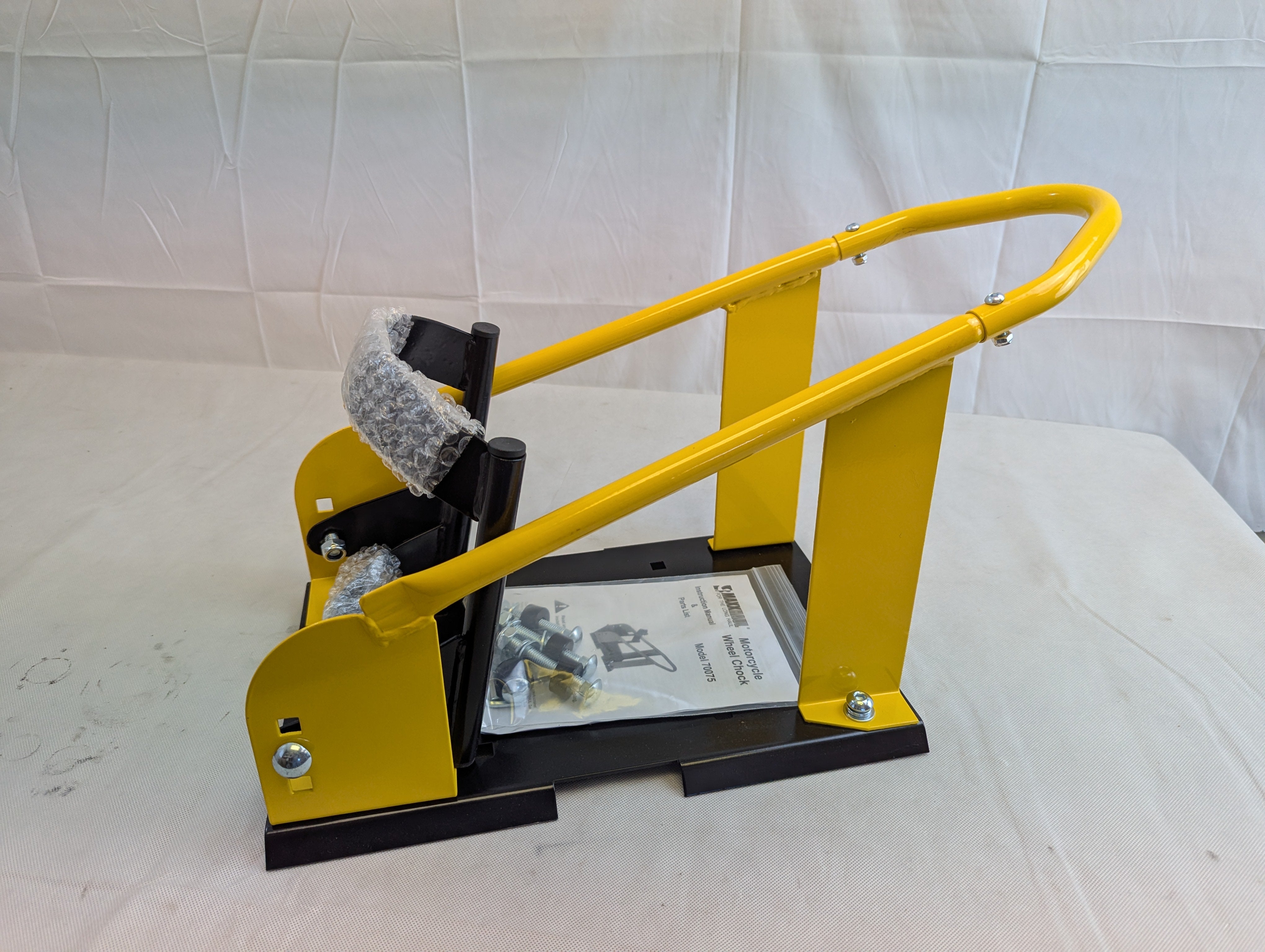 MaxxHaul 70075 Motorcycle Wheel Chock