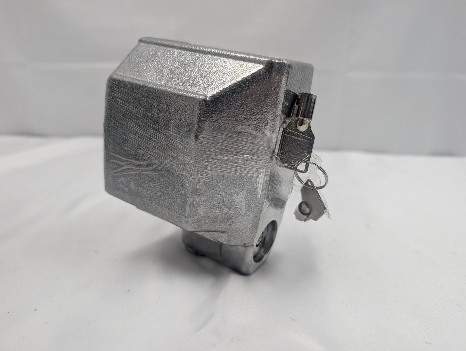 Blaylock TL-22 Bulldog Style Coupler Lock EZ Push Button side view with included keys