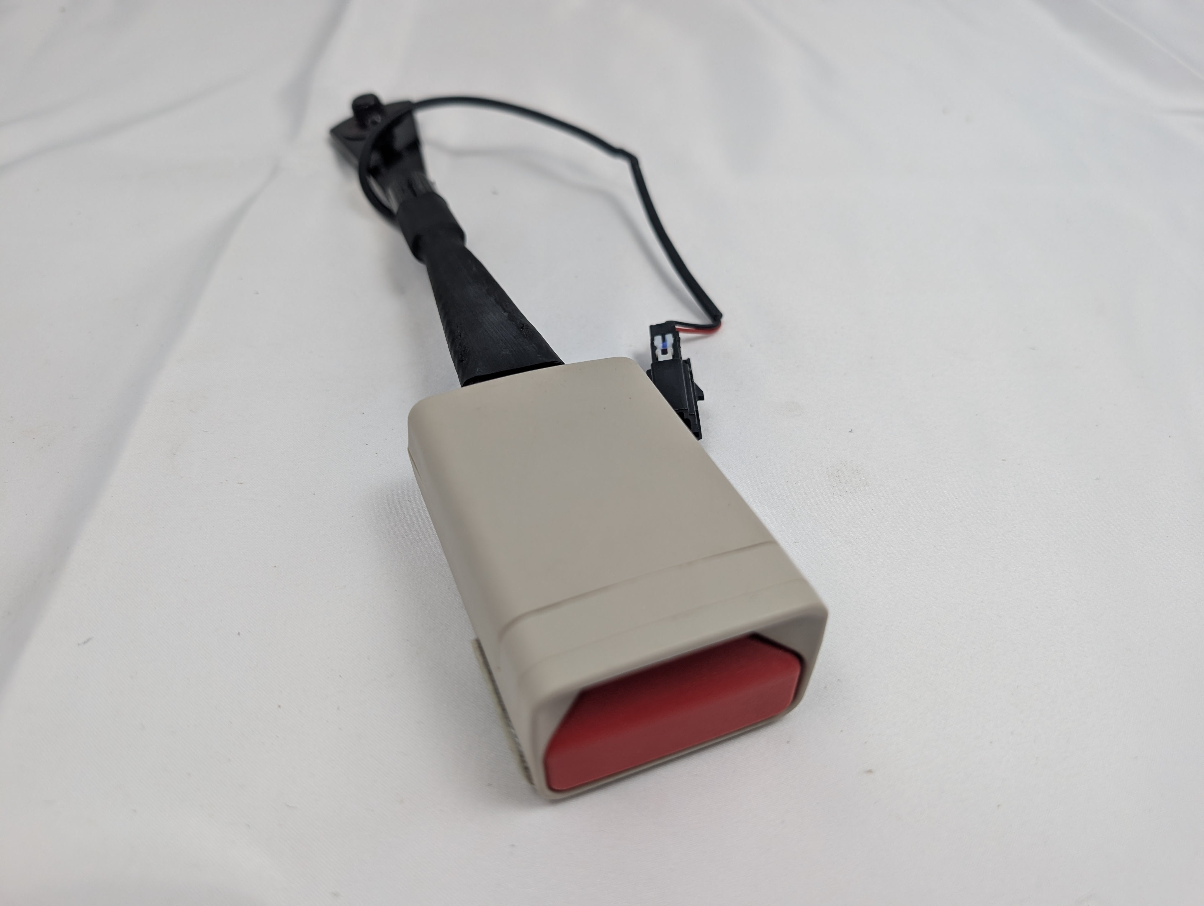 GM OEM Seat Belt Buckle Receiver w/ Sensor Wire — 2017-2022 GMC Acadia | GM# 84964167 | Shale Whisper Beige | Used