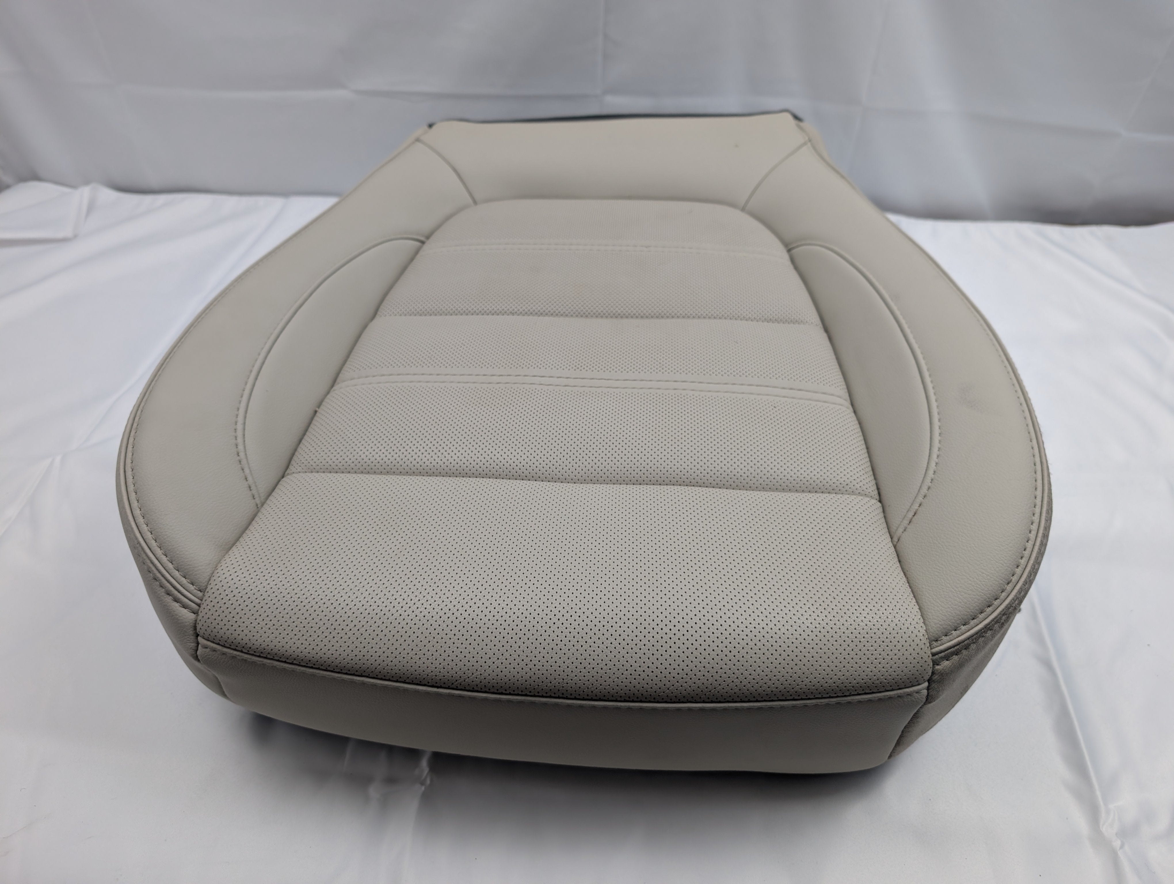OEM Passenger Seat Bottom Cushion Assembly — 2017-2022 GMC Acadia Heated & Ventilated | Whisper Beige 4KB | GM 86779428 86781009 | Used RH