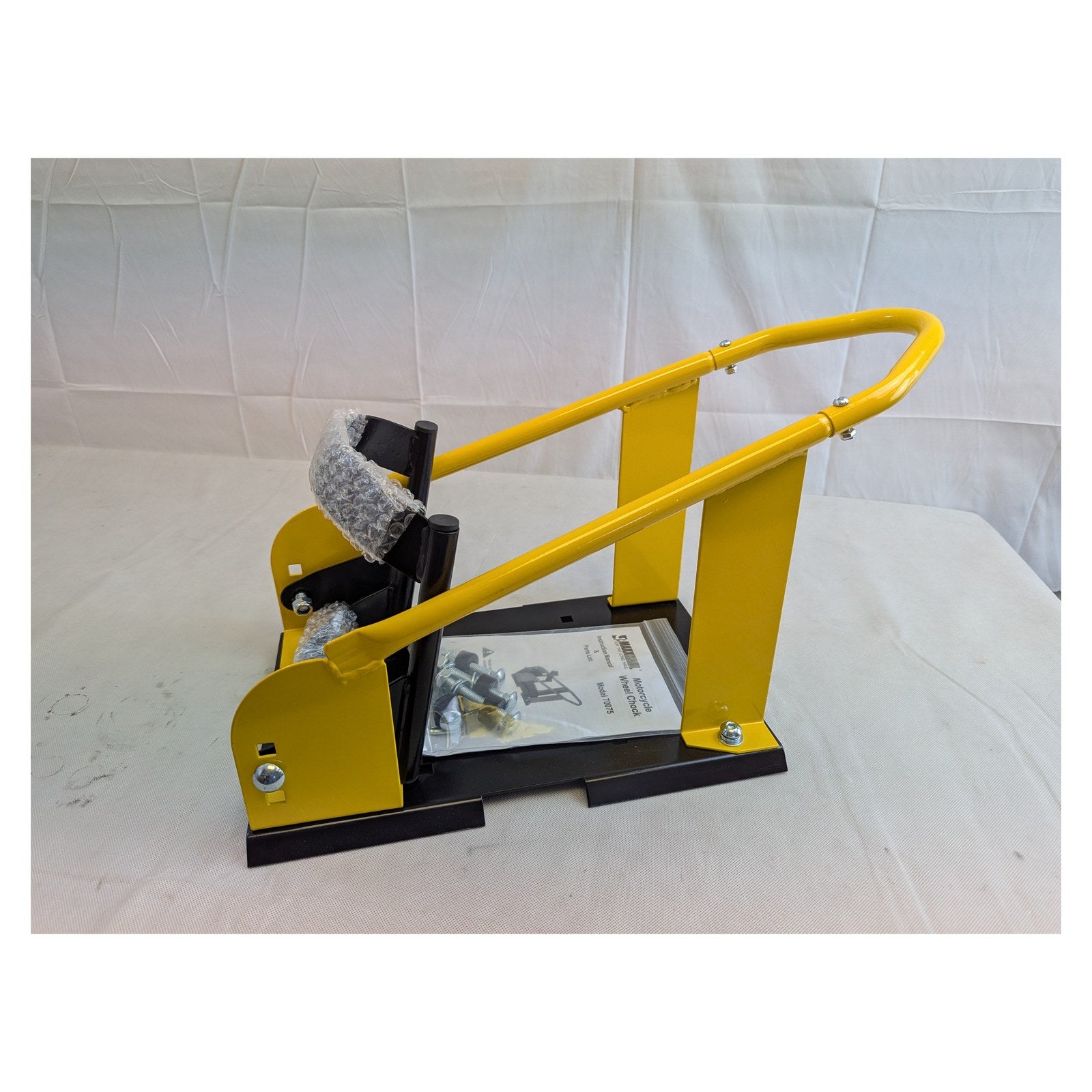 MaxxHaul 70075 Motorcycle Wheel Chock