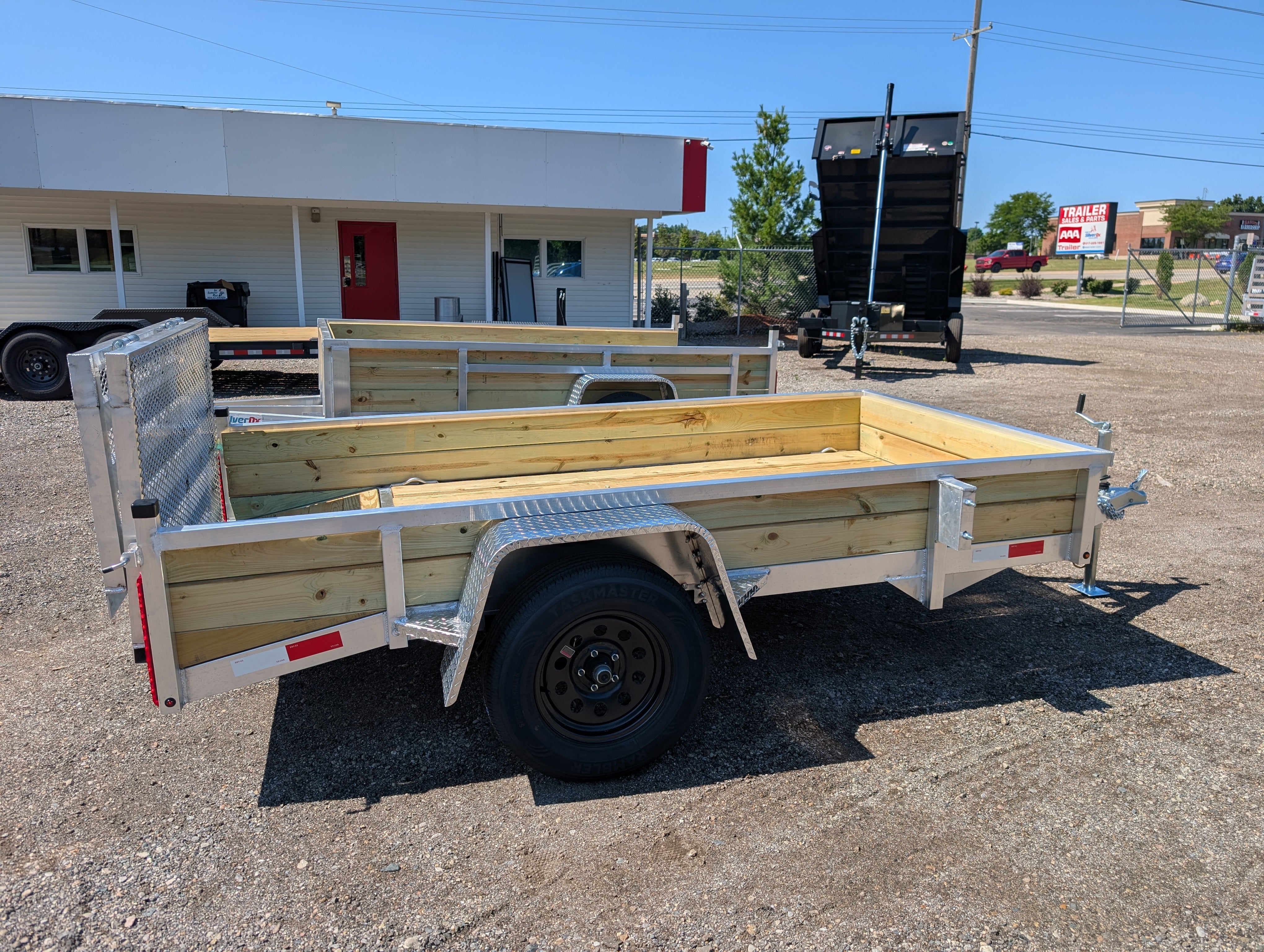 Silver Ox 5x10 Single Axle Woodside Trailer w Dovetail and Folding Gate