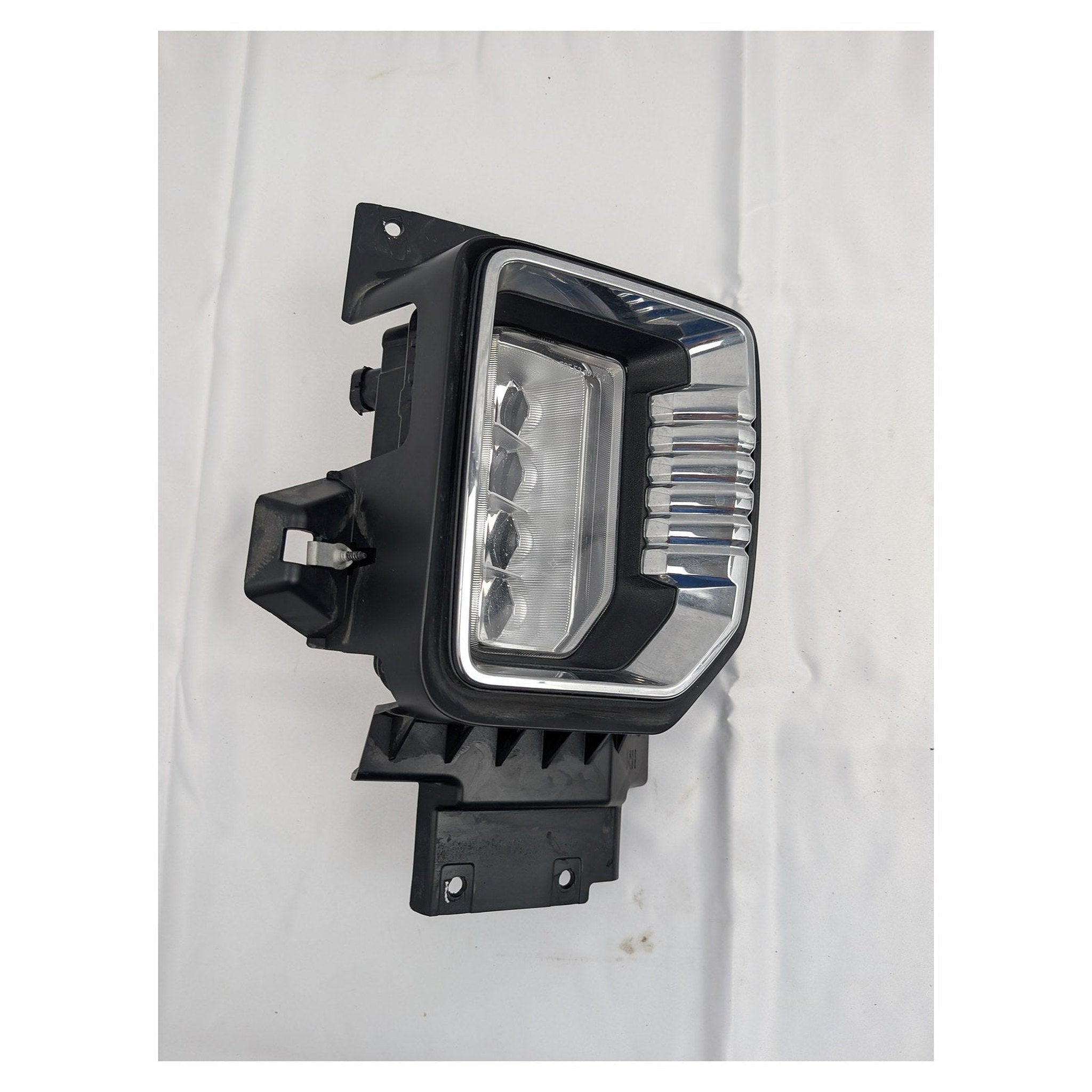 GM 87816046 OEM Fog Lamp Assembly — Right Passenger Side, 2019-2023 GMC Sierra 2500 HD 3500 HD — Front View | AAA Trailer