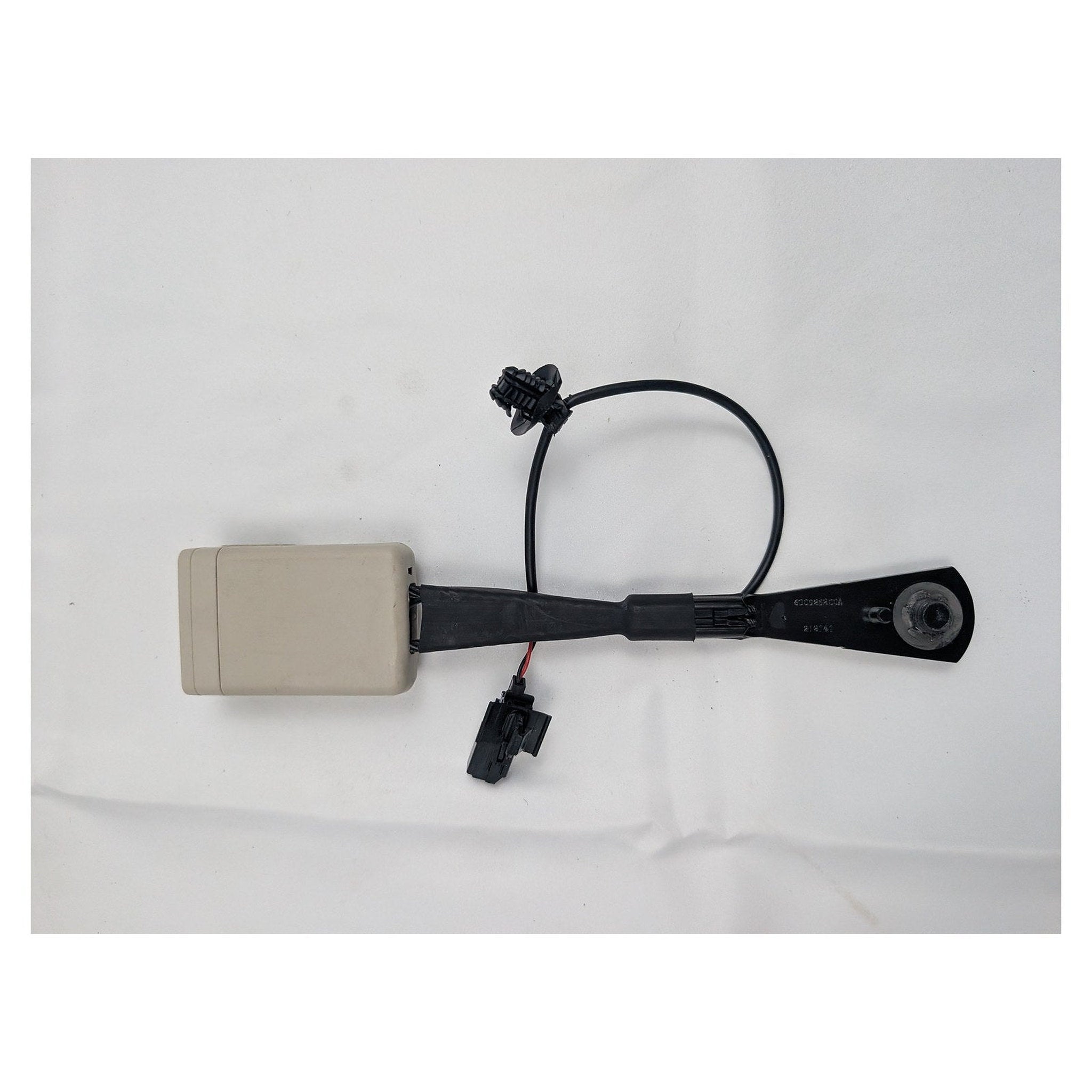 GM 84964167 Passenger Seat Belt Buckle — Two Wiring Connectors (Buckle Sensor + OCS Loop) | 2022 GMC Acadia Shale Beige